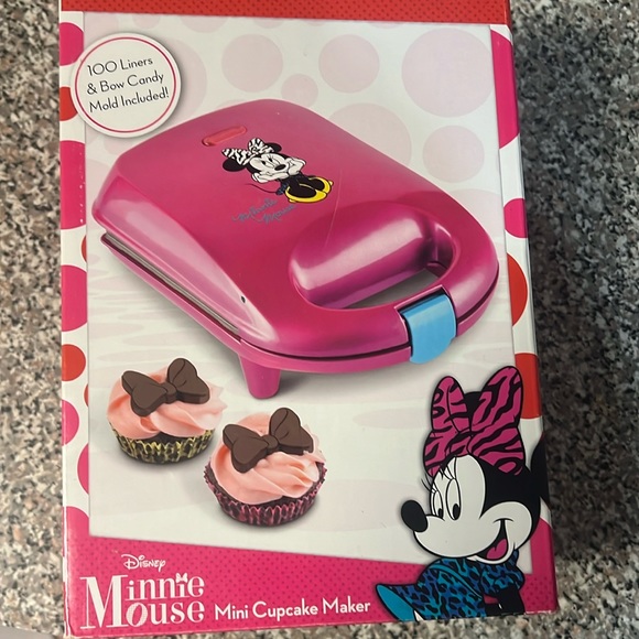 Disney Minnie Mouse hot pink mini cupcake maker liner candy maker mold included - Picture 1 of 5